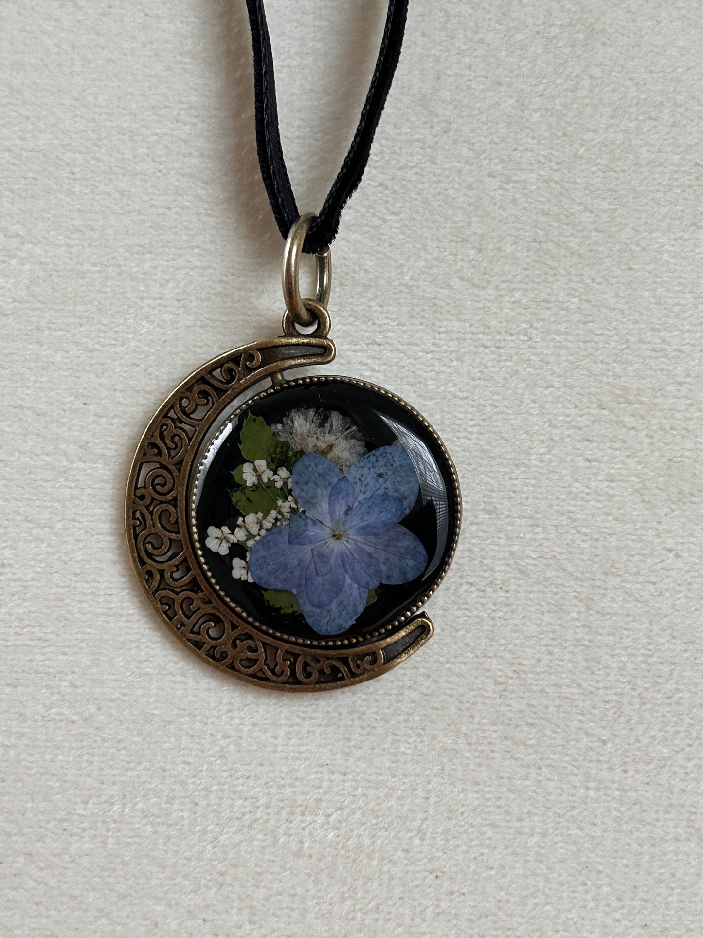 Bronze reversible choker (chamomile)