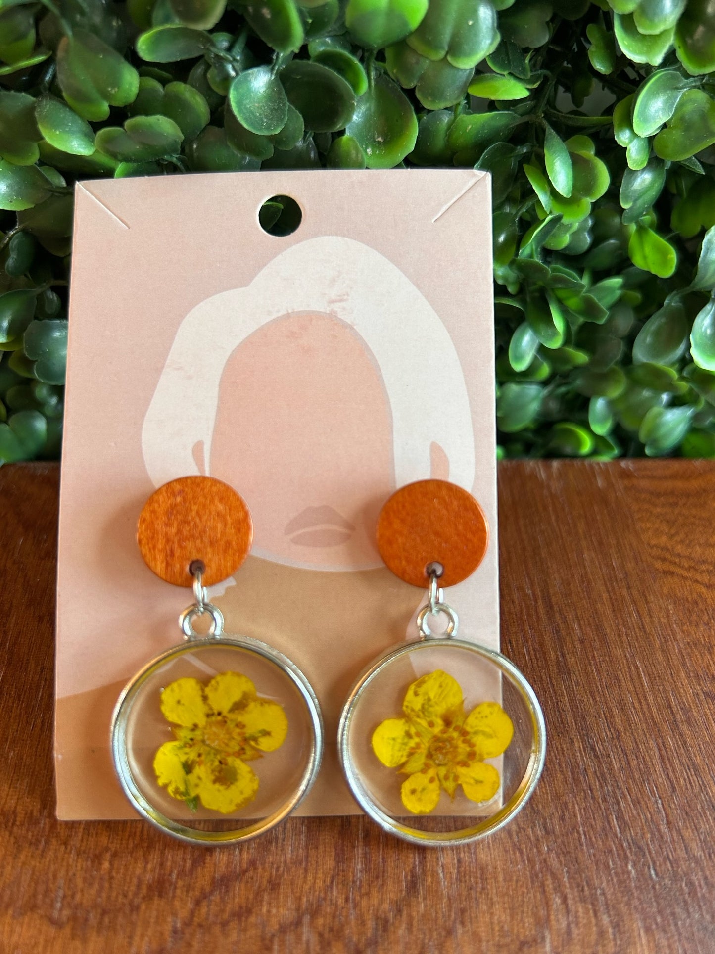 Pressed flower earring reveals