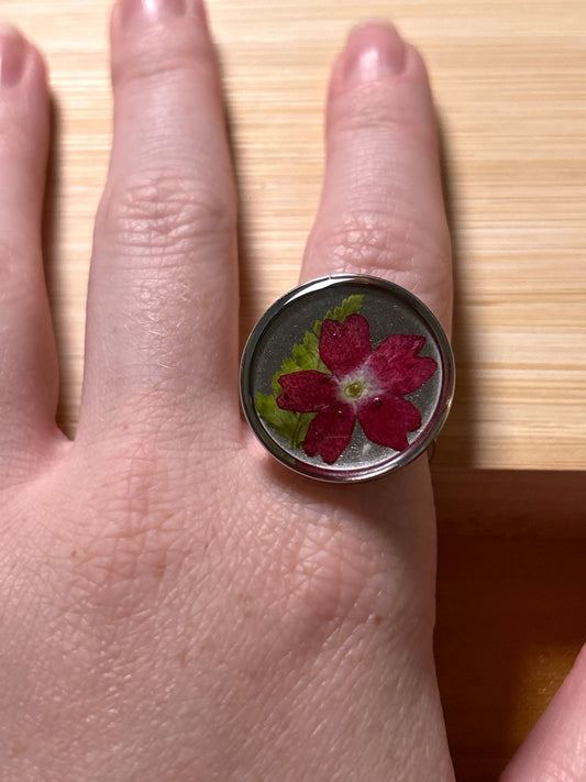 Adjustable flower ring