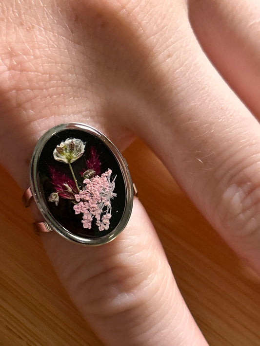 Adjustable flower ring