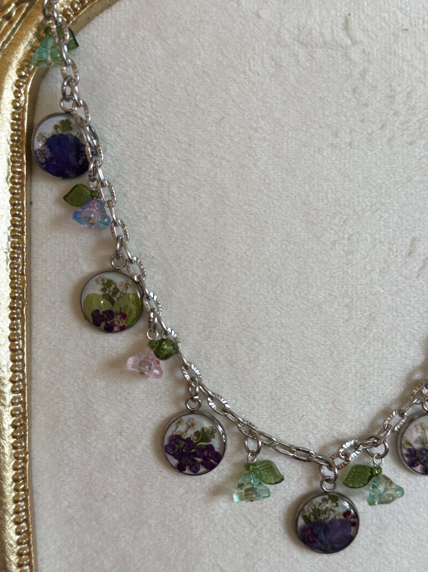 Charm necklace (silver pearlescent)