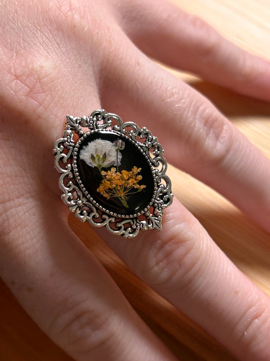 Adjustable flower ring