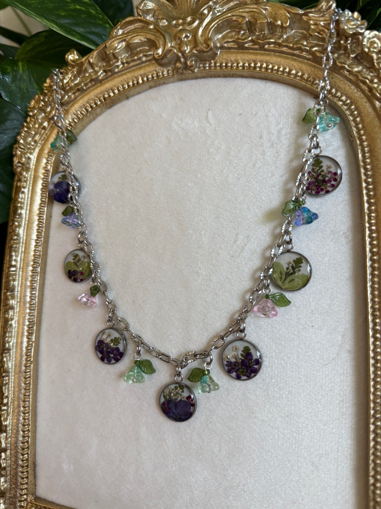 Charm necklace (silver pearlescent)