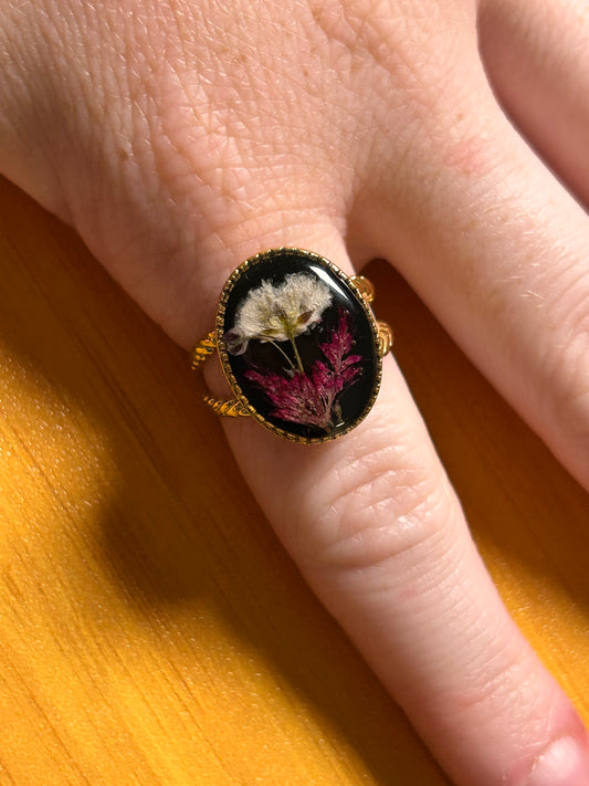 Adjustable pressed flower ring