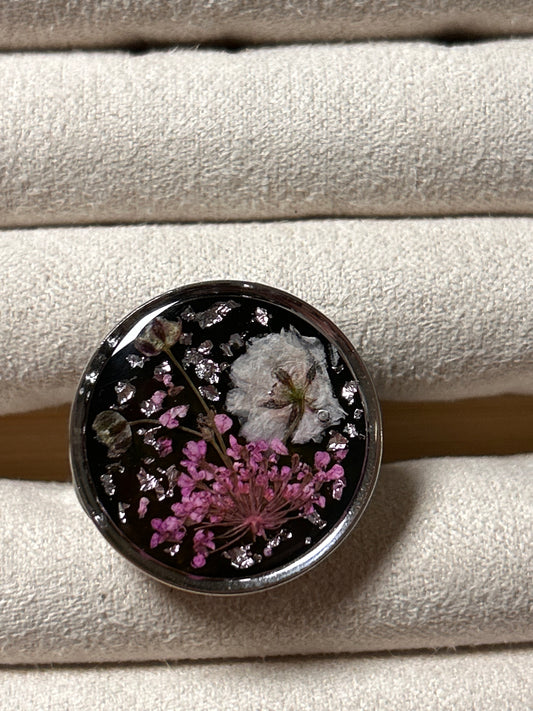 Adjustable pressed flower ring