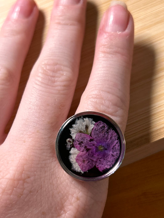 Adjustable flower ring