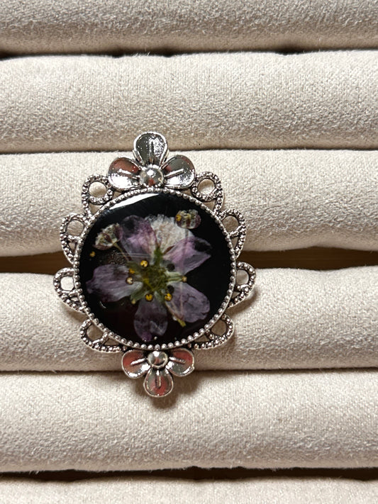 Adjustable flower ring