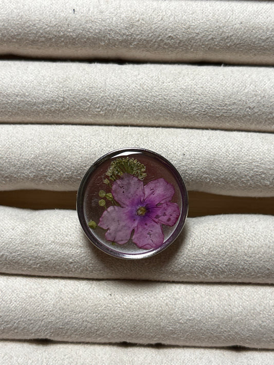 Adjustable flower ring