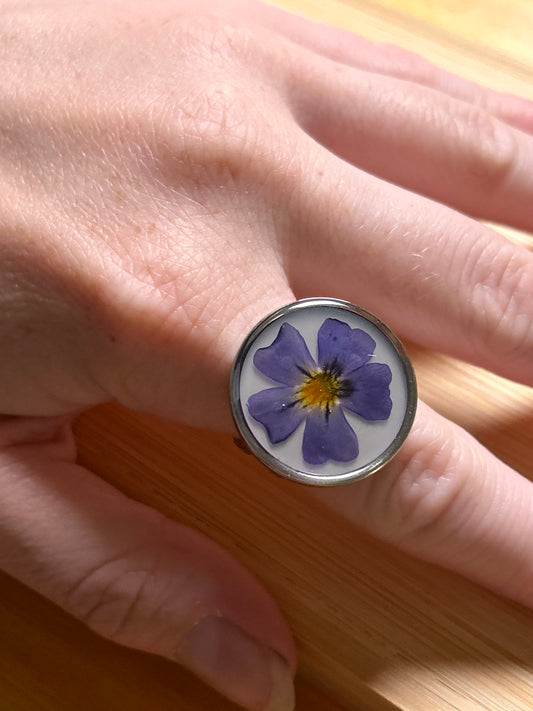 Adjustable flower ring