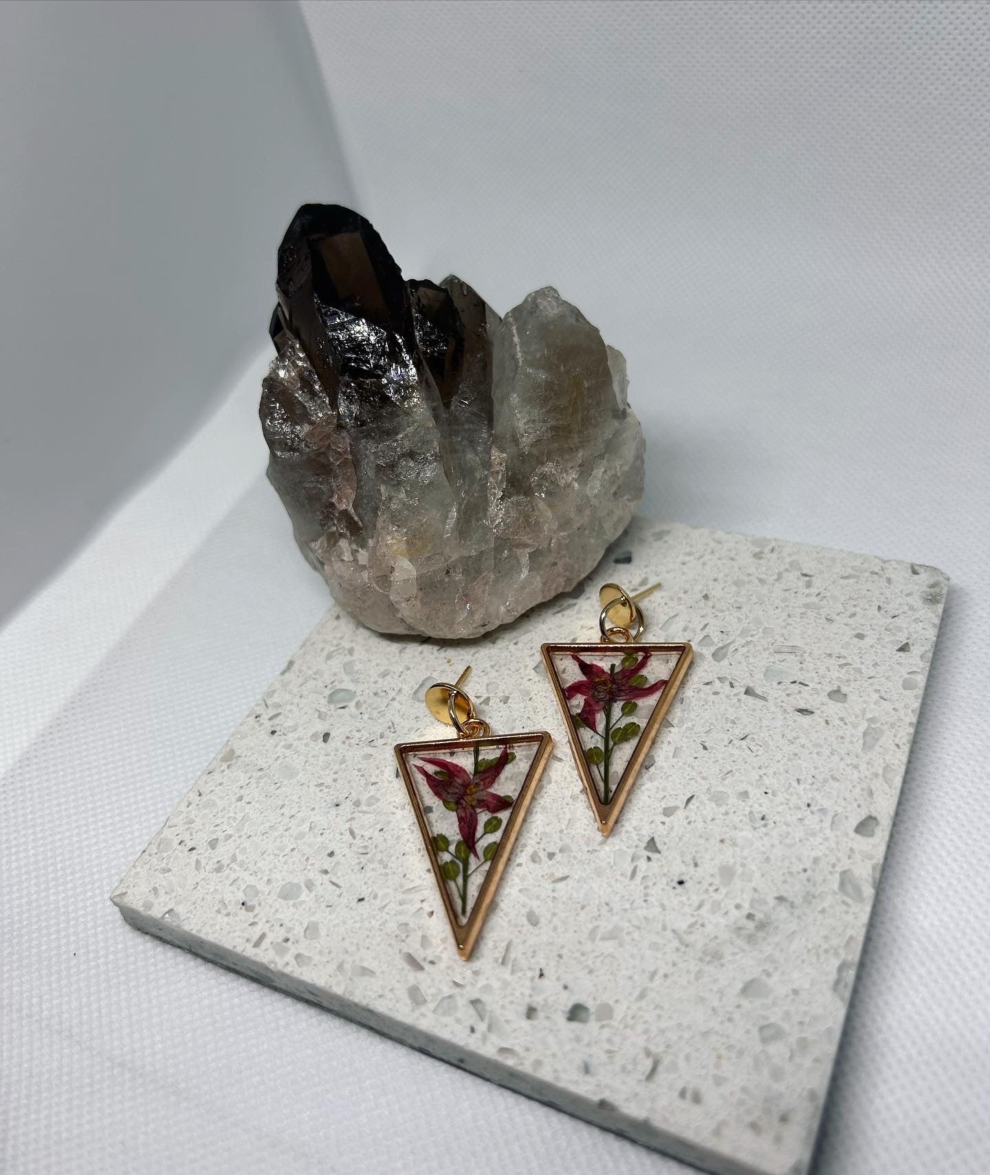 Pressed flower earring reveals