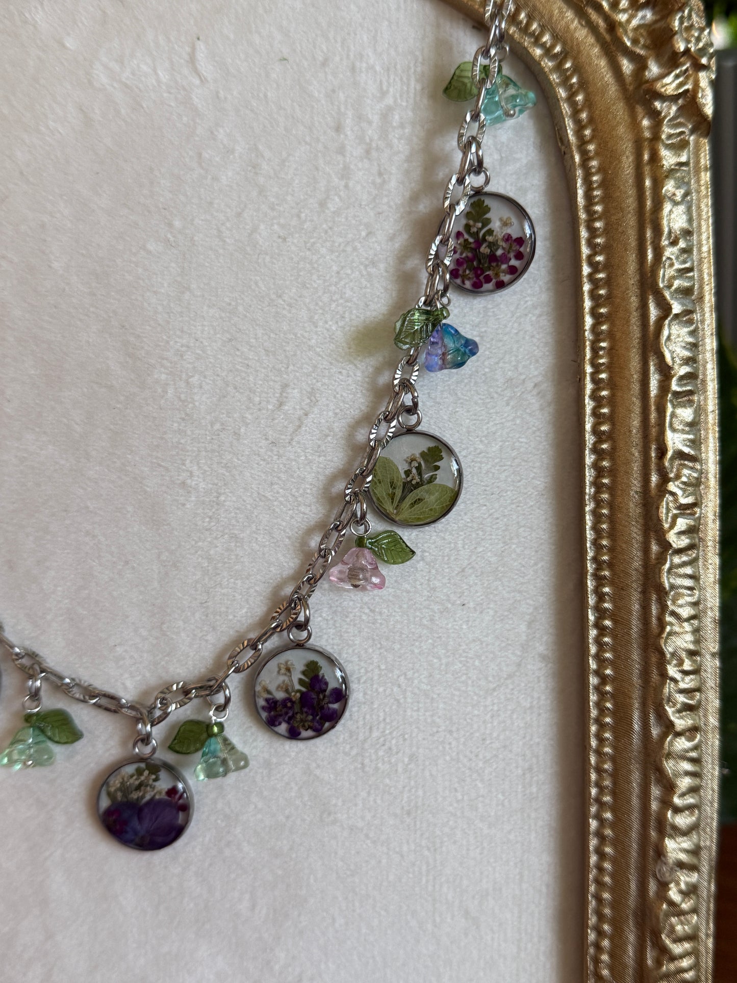 Charm necklace (silver pearlescent)