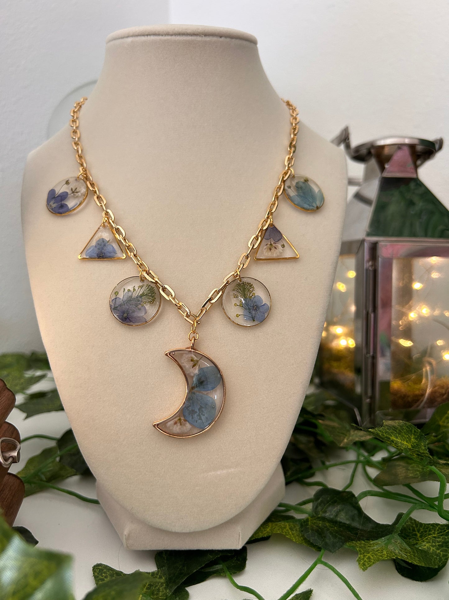 Pressed flower charm necklace (blue moon)